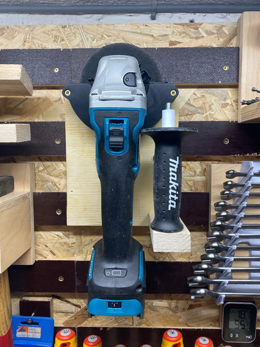 Universal grinder wall - universal, mount