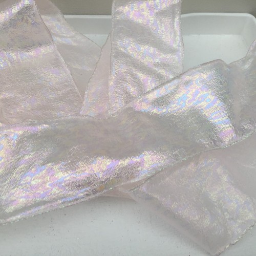 Pale pink iridescent pearl - pink,