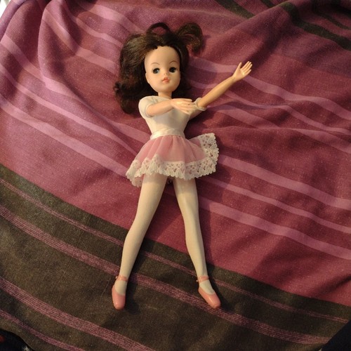 Vintage brunette sindy active - brunette,