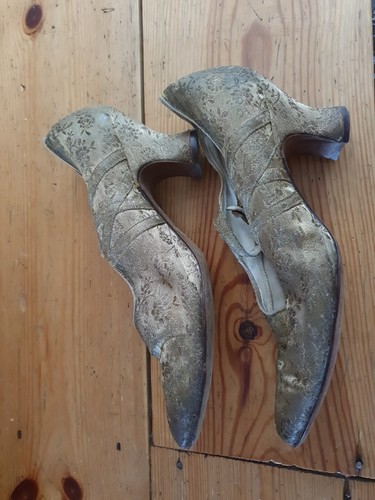 Flapper shoes circa 1920s gold - 1920s,