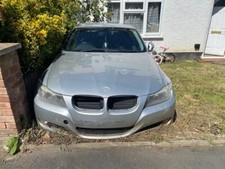Silver BMW e90 breaking 320d