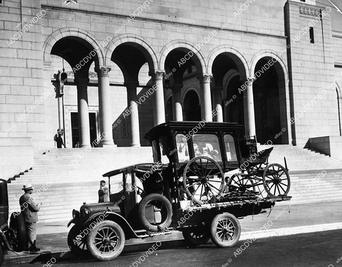 1800 hearse carriage on - {,