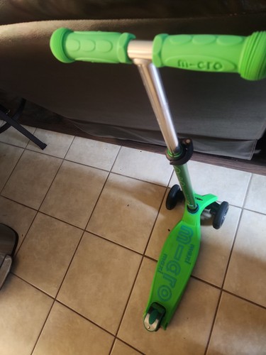 Micro maxi scooter green - scooter, color