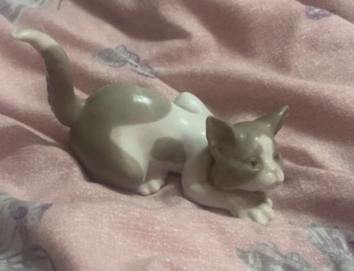 Lladro attentive cat retired - attentive,