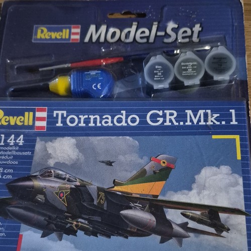 Revell model set 144 - 1:144, tornado