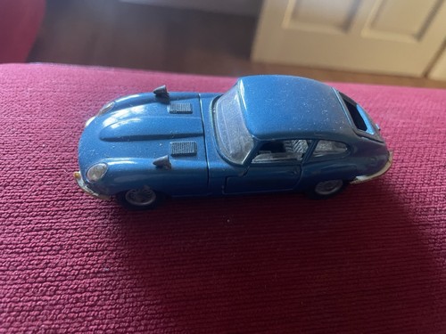 Corgi toys jaguar type - toys,