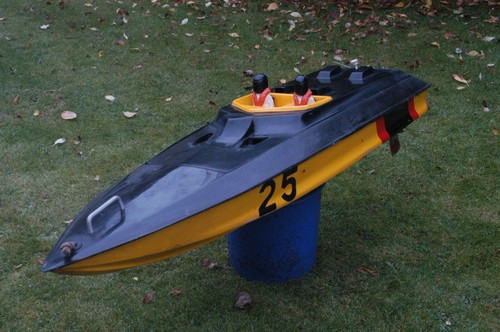 Radio controlled racing model - controlled,