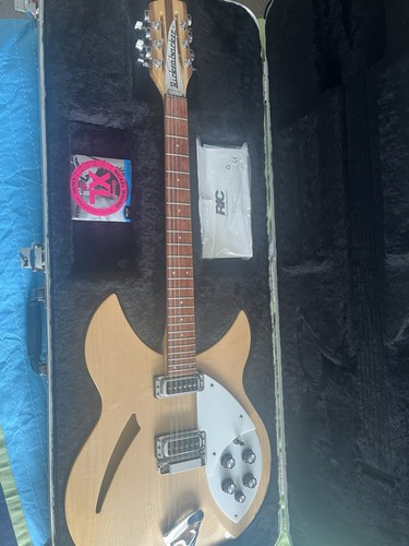 Rickenbacker 330 mapleglo - rickenbacker,