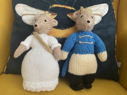 Hand knitted bride - hand,