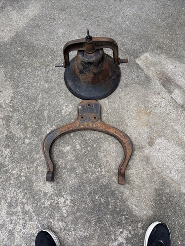 Vtg large cast iron - large,
