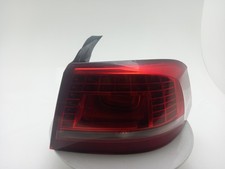 VOLKSWAGEN PASSAT Tail Light