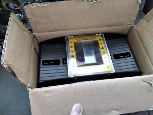 Automatic card shuffler - automatic,