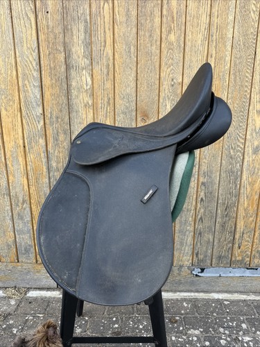 Wintec riding saddle 44cm - wintec,
