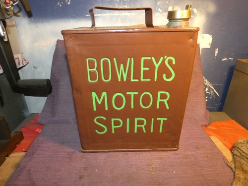 Vintage gallon petrol can - 2,