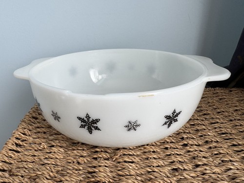 Vintage pyrex medium snowflake - medium,