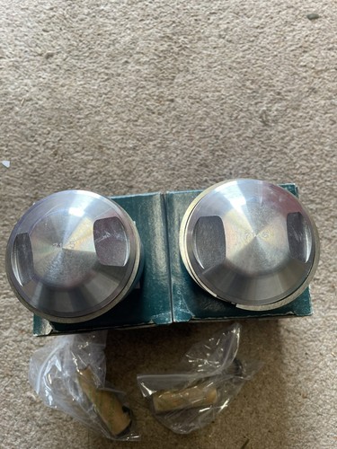 Triumph 650 pistons 5mm - triumph,