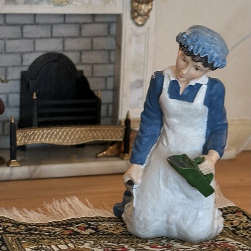 Dolls house servant kitchen - dolls, servant/kitchen