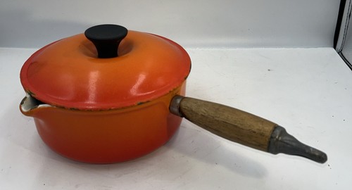 Vintage creuset cast iron - le,