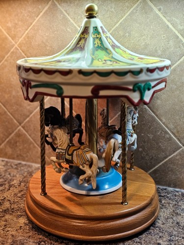 Vtg willitts music box - large, 4