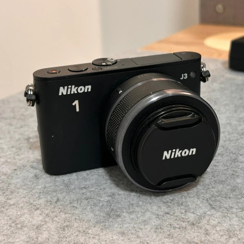 Nikon black - j3,
