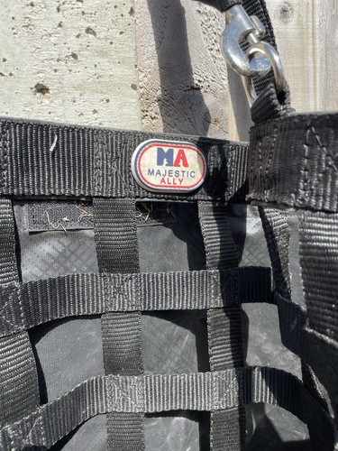 Black majestic alley hay - black,