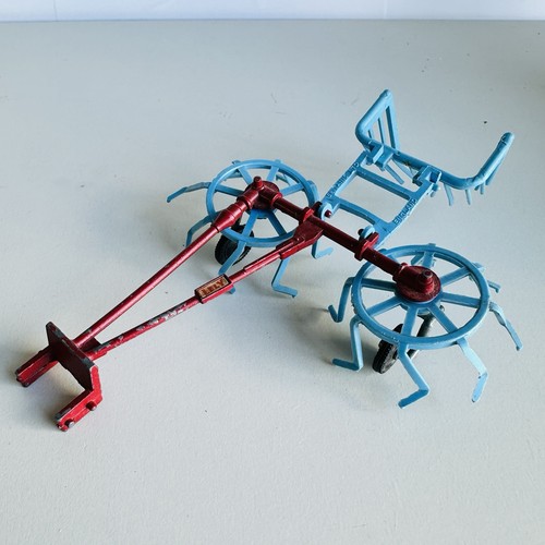 Britains farm scale - farm,