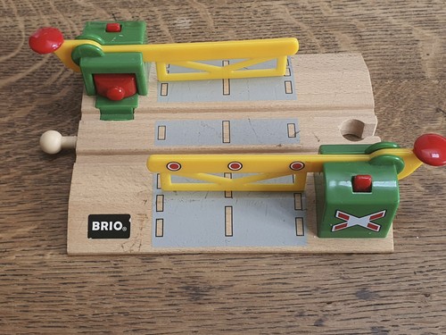 Brio level crossing with - brio,