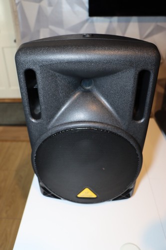 Two behringer eurolive - two,
