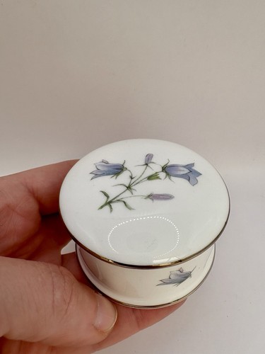 Porcelain trinket box with - trinket,