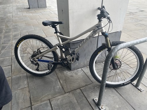 Giant mountain bike - giant, full