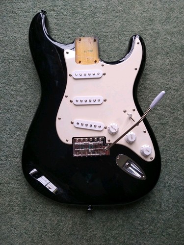 Squire fender stratocaster - squire, by