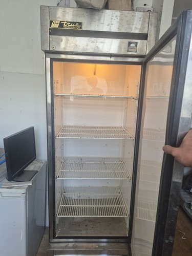 True fridge upright - upright, stable