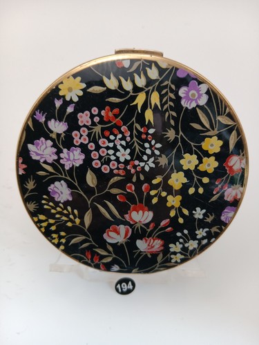 Beautiful vintage stratton - beautiful,