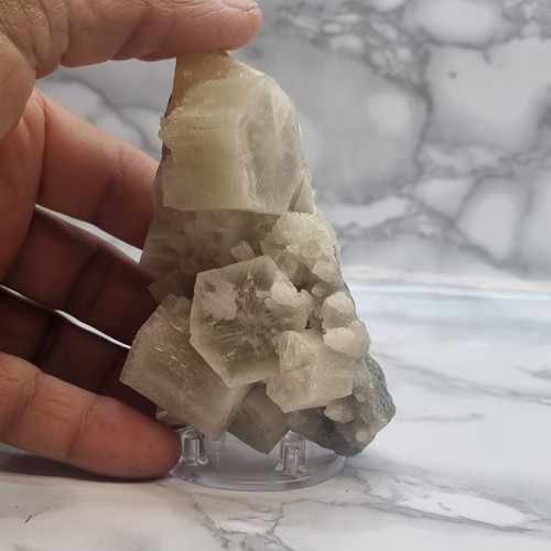 Fluorescent aragonite - , on