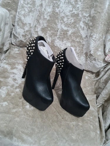 High heels spikes black super