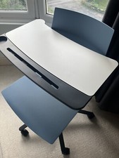 Integrated laptop desk chair