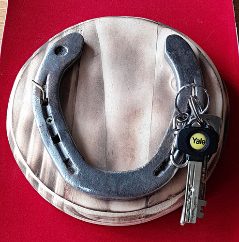 Horseshoe wall mounted - horseshoe, key