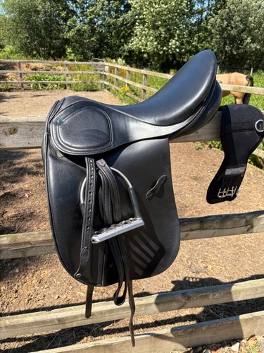 Black stubben dressage - 17.5,