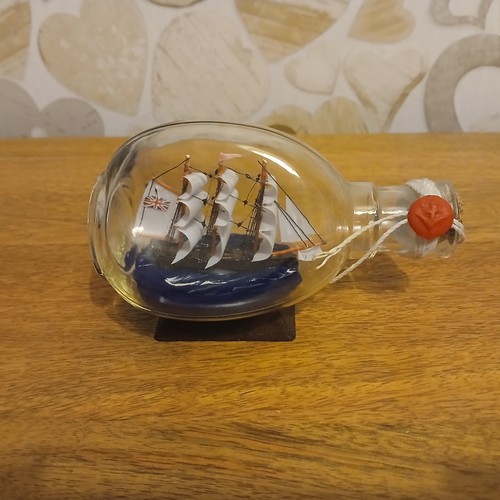 Ship bottle vgc - a,