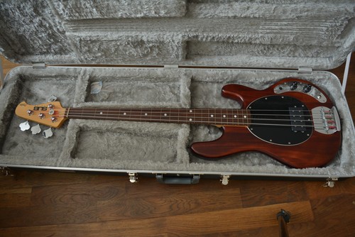 Fretless music man - man, sub