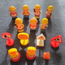 ELC Happyland Construction 7 Workers & 7 Signs Playset Bundle