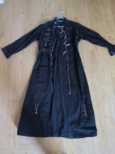 Dead threads long - dead, coat