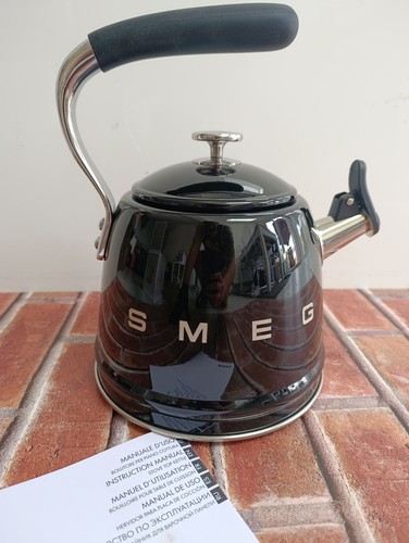 Smeg stove top - top, whistling
