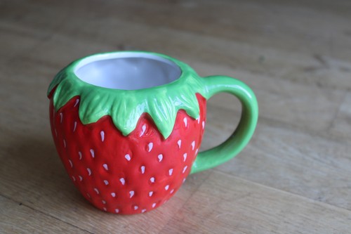 Strawberry sculpted mug tea - sculpted,