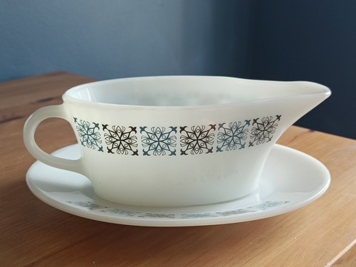 Vintage jaj pyrex market - pyrex,