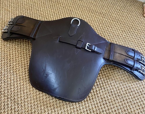 Leather stud girth - 26”,