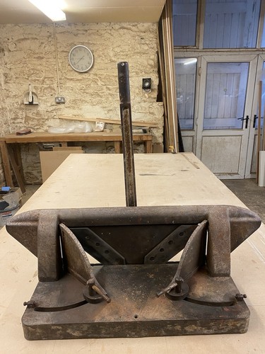 Mitre guillotine - mitre,