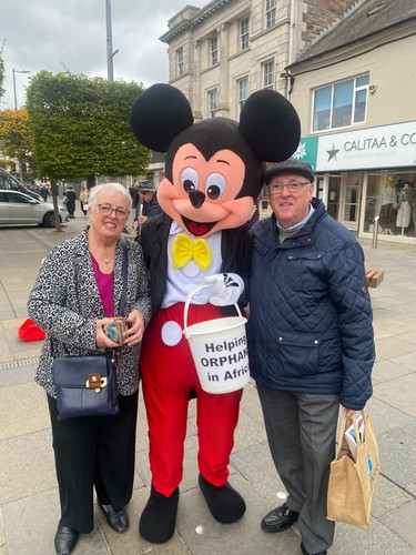 Mickey mouse lookalike mascot - mouse,