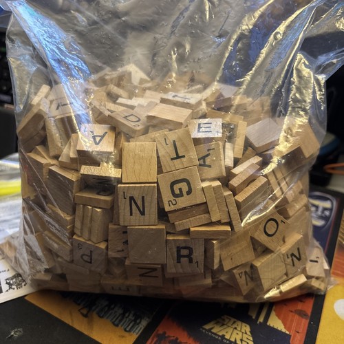 Approx 800 wooden scrabble - approx,