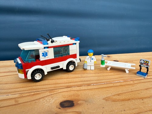 Lego city 7890 7902 ambulance - lego,